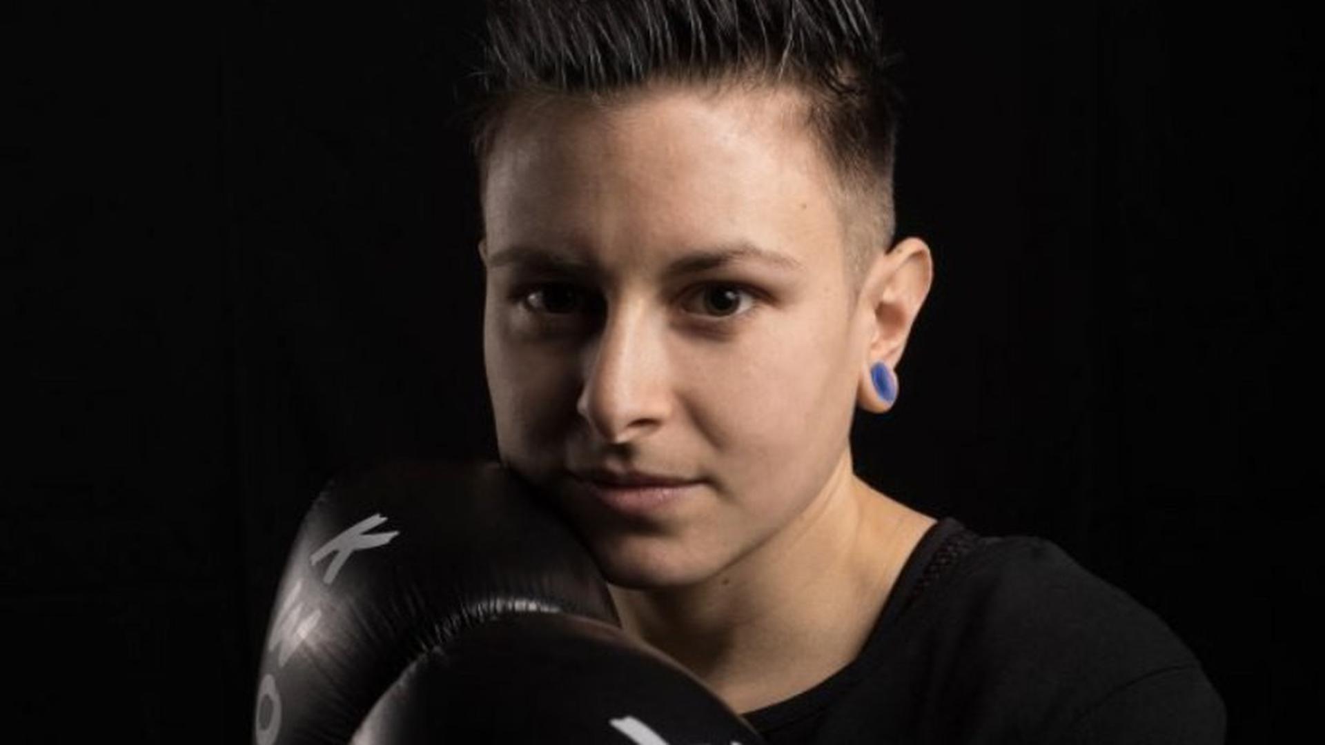 Bereit für den Kampf: Seit elf Jahren ist Sabrina Göppert begeisterte Kickboxerin. Inzwischen ist die Brettenerin Vizeweltmeisterin in den Disziplinen Vollkontakt, K1 und Kick light bis 50 Kilogramm.
