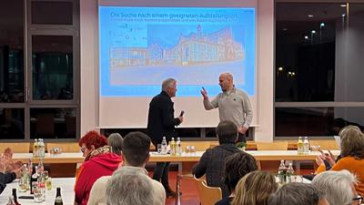 Sind sich einig: Jörg Biermann und Matthias Goll (von links) wollen das Stadtmodell beide auf dem Marktplatz sehen. Oberbürgermeister Martin Wolff ist dagegen.
