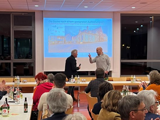 Sind sich einig: Jörg Biermann und Matthias Goll (von links) wollen das Stadtmodell beide auf dem Marktplatz sehen. Oberbürgermeister Martin Wolff ist dagegen.