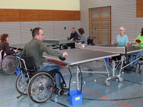 Die Rollstuhlsportgruppe des TV 1846 Bretten trifft sich immer mon-tags um 17 Uhr in der Rinklinger Schulsporthalle.