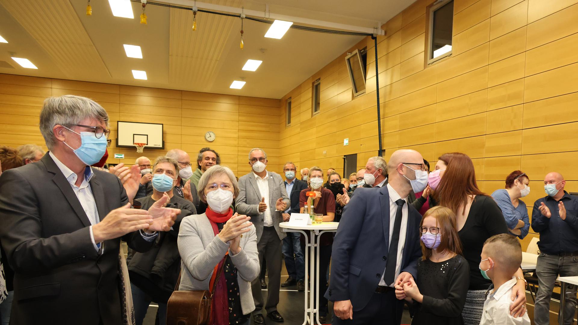 Familie Kozel freut sich über den Sieg bei der Bürgermeisterwahl in Knittlingen