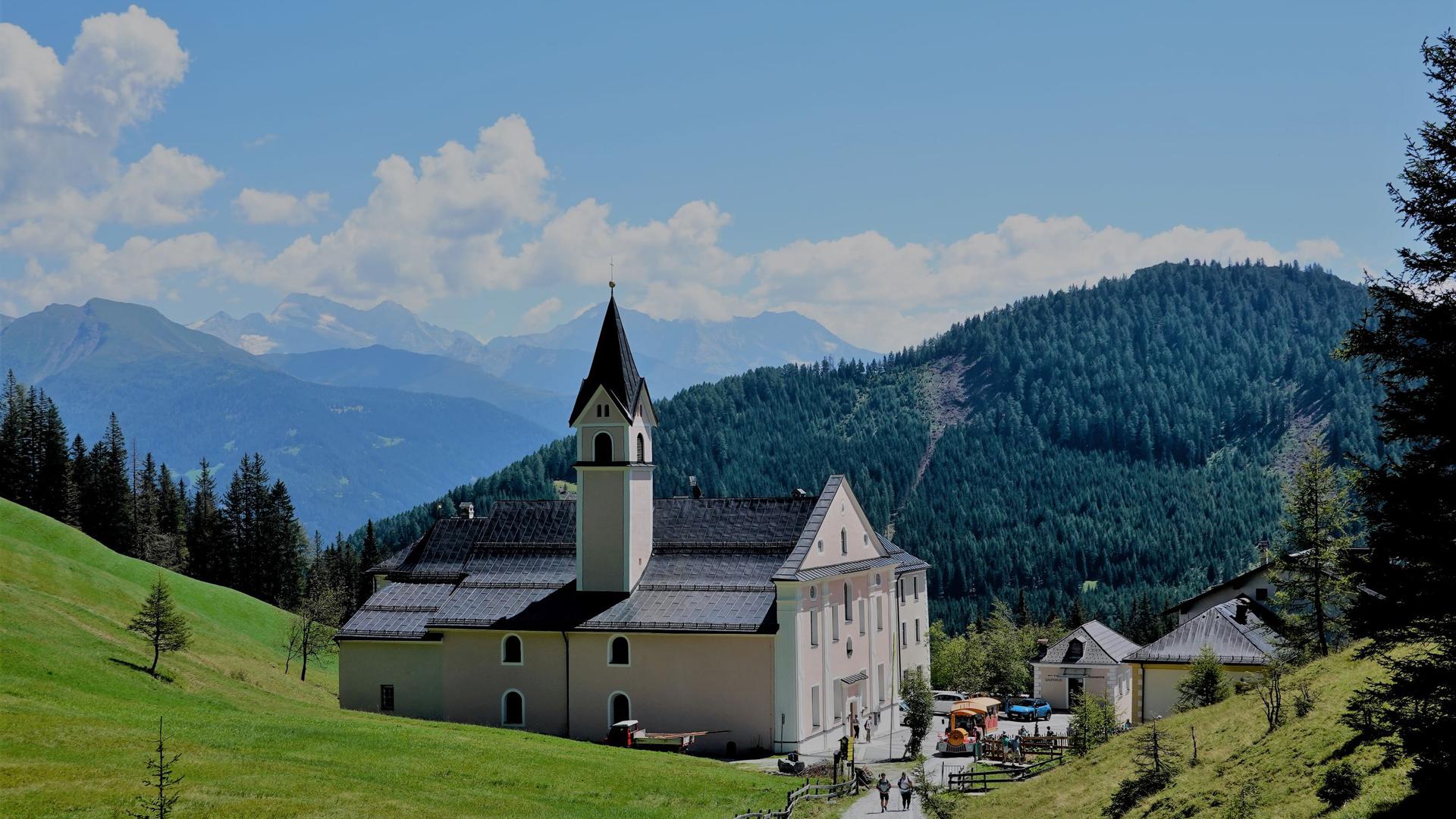 Wallfahrtskloster Maria Waldrast am Fuß des Serles in den Stubaier Alpen von Jürgen Kniestedt aus Bretten.
