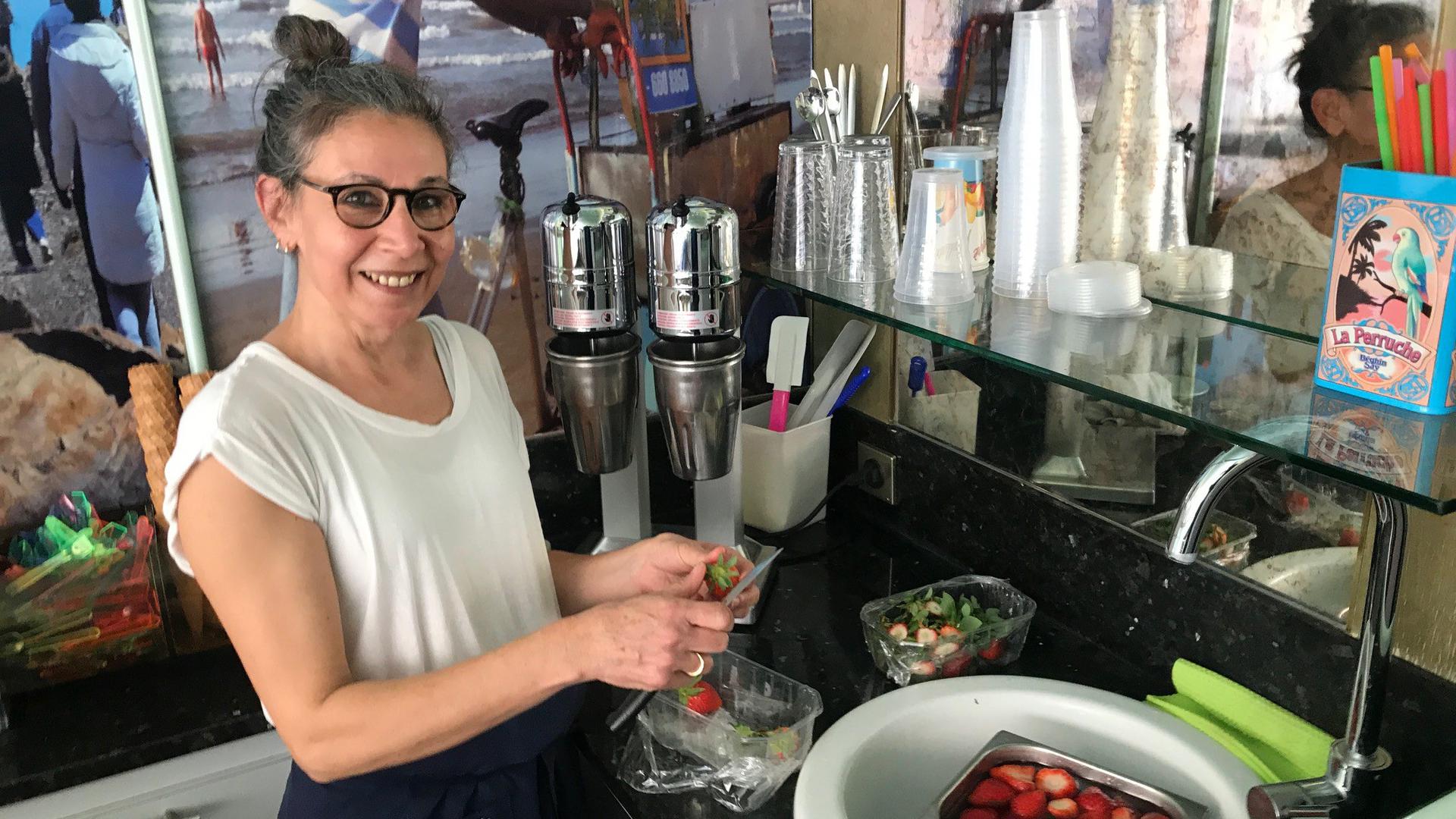 Fast wieder Normalbetrieb: Rita Tartaglia vom Eiscafé Capri ist mit dem Neustart nach der Corona-Zwangspause zufrieden.