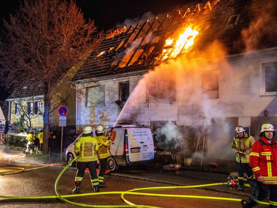 Brand in der Sternenfelser Straße 39 in Oberderdingen