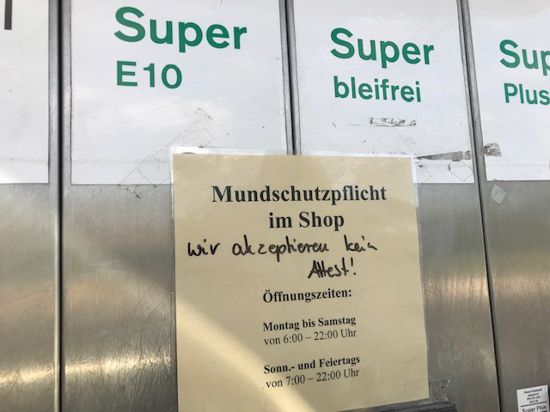 Ausgeschlossen: Eine Tankstelle in Oberderdingen lässt auch Kunden mit Attest nicht in ihren Laden. Und darf das laut Sozialministerium auch. 