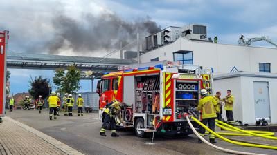Die Feuerwehr ist bei einem Brand in Sulzfeld im Einsatz.