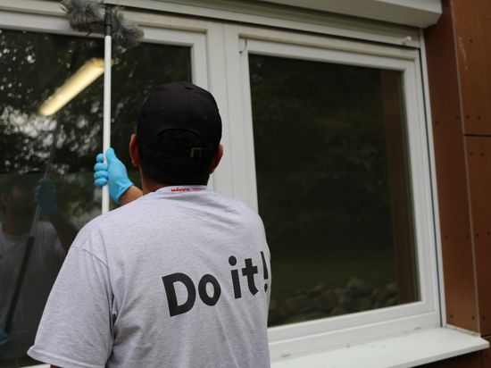Flüchtlinge, die beim Projekt „Do it!“ mitmachen, sorgen in der Unterkunft in Sulzfeld für mehr Sauberkeit. Und das ist nur eine gute Nachricht von vielen in dieser Woche.