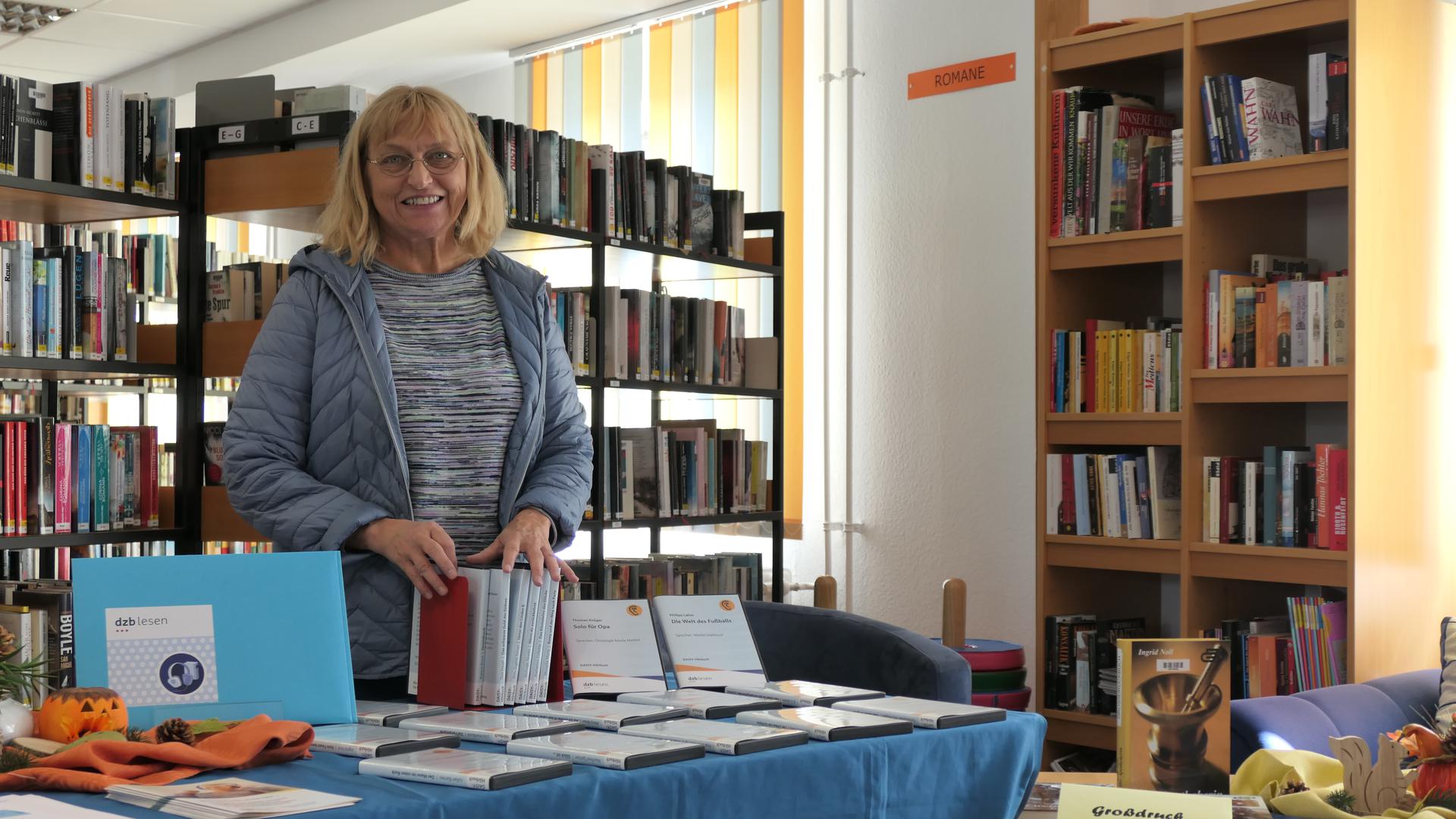 Die Gemeindebibliotheksleiterin Anne Müller hat maßgeblich dazu beigetragen, dass der Service, der sich direkt an Menschen mit nachlassender Sehkraft wendet, nach Sulzfeld gekommen ist.