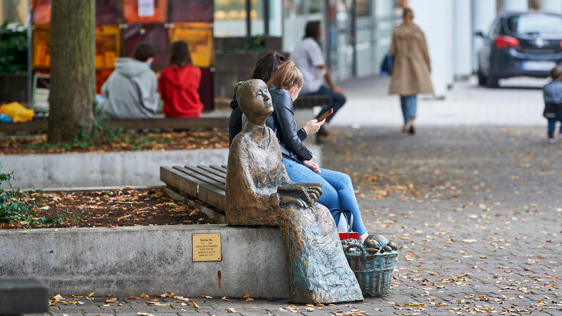 Skulptur von Babette Ihle in Bruchsal auf dem Babette-Ihle-Platz