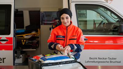 Havva Yasar aus Bruchsal. Die Muslima trägt Kopftuch und arbeitet bei der katholischen Hilfsorganisation Malteser. 