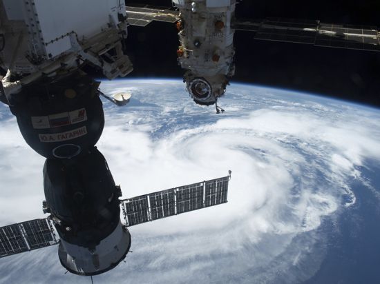 Das von der Internationalen Raumstation (ISS) aufgenommene Bild zeigt den Hurrikan «Ida», der sich der Küste des US-Bundesstaates Louisiana nähert. Das Nationale Hurrikanzentrum (NHC) stufte den Hurrikan «Ida» als «extrem gefährlich» ein. +++ dpa-Bildfunk +++