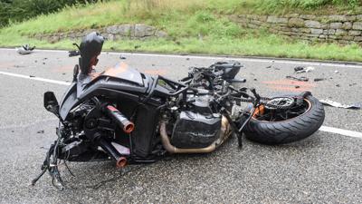 Bei einem Unfall zwischen Höfen und Calmbach ist ein Motorradfahrer am Sonntagmorgen gestorben.