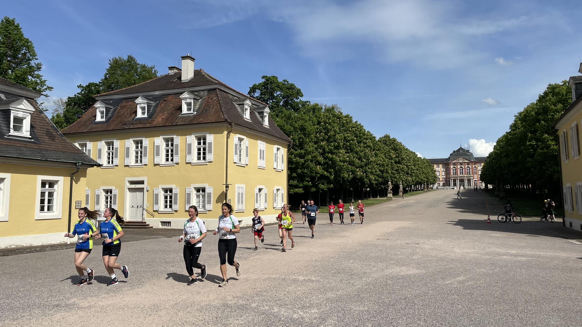 Die 3,5 Kilometer lange Strecke des Bruchsaler Hoffnungslaufs führt auch durch den Schlossgarten_1.
