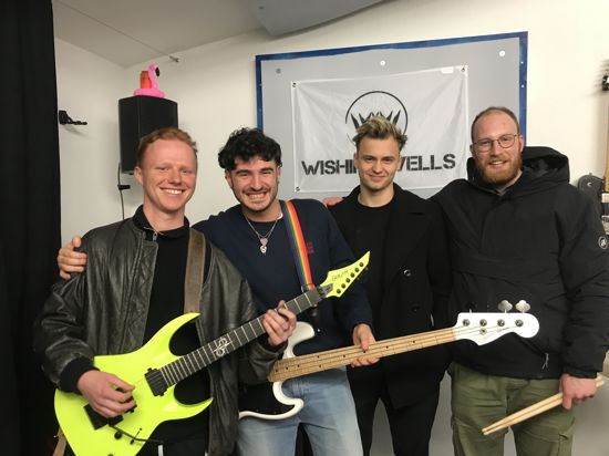 Die Band „Wishing Wells“ - Lead Guitarrist Clemens Brennfleck, Bassist und Leadsänger Massimo Cipollina, Rythmguitarrist und Sänger Quentin Mandel, Schlagzeuger und „Growler“ Liam Fuchs (von links nach rechts)