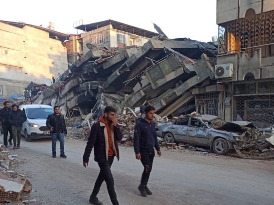 Bilder des Grauens: So beschreibt es Ali Süzgün. Er war als freiwilliger Helfer in den türkischen Erdbebengebieten. Die meisten Häuser in den besonders betroffenen Städten sind unbewohnbar. 