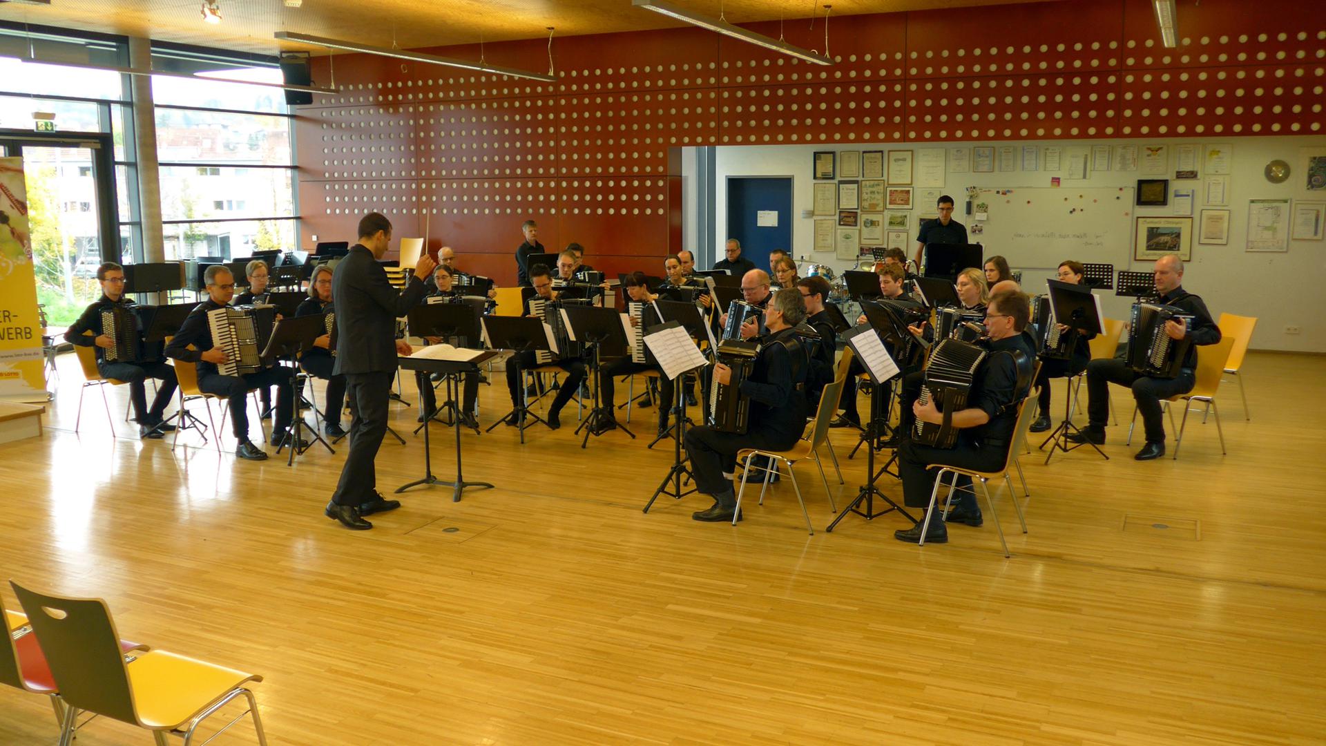 Handharmonika-Club Untergrombach während Vorentscheid zum Deutschen Orchester Wettbewerb 2020 am 19. November 2019 in Metzingen, 