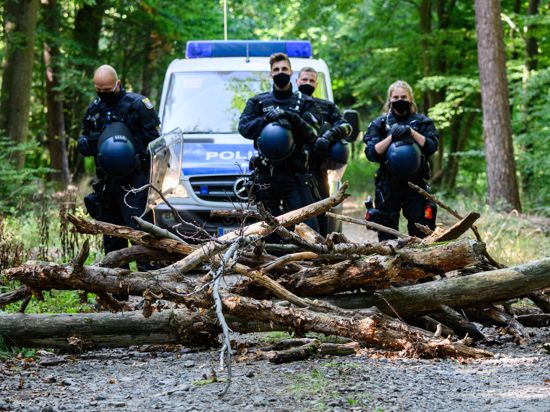 Im Dannenröder Forst: Hier in Hessen unterstützen Bruchsaler Polizisten ihre Kollegen.  Aktivisten leisten Widerstand gegen den Weiterbau der Autobahn 49. 