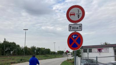 Hier dürfen Fahrradfahrer nicht von Autos überholt werden. In der Bruchsaler Panzerstraße stadtauswärts Richtung Südstadt steht dieses neue Schild. Es gibt es erst seit 2020 überhaupt in Deutschland. 