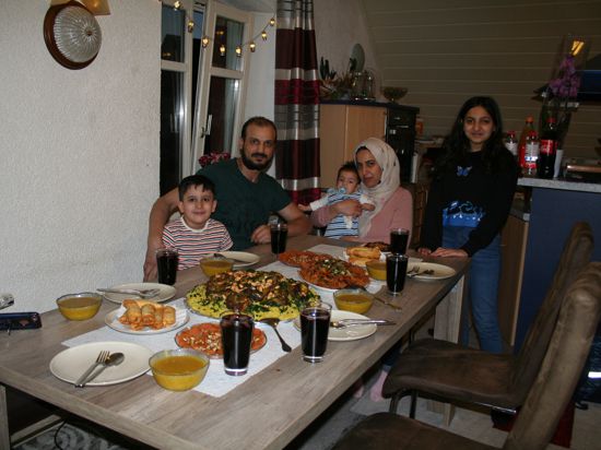 Familie Kola Ghasy (v.l.): Yazan, Alaa, Lilyan mit Baby Rawad und Rima