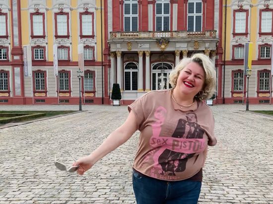 Die Künstlerin Inna Ligum aus Bad Schönborn begeisterte mit ihrem Universe-Video vor dem Bruchsaler Schloss viele Tausend TikToker