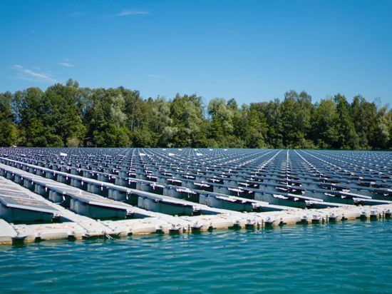 Ein Pilotprojekt für Fotovoltaikanlagen schwimmt bereits seit 2019 auf einem Baggersee bei Renchen. Diese Art der Energieerzeung hat enormes Potenzial. 