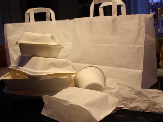 Papier und Pappe als Verpackungen für Speisen zum Abholen