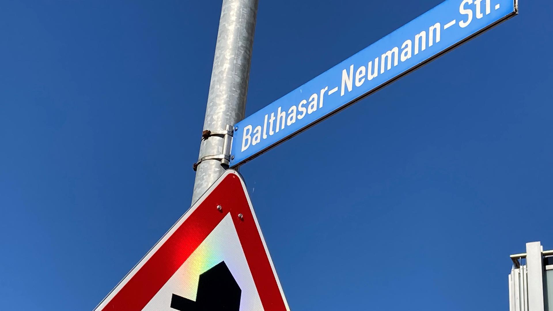 Beim Schlossgarten: In der Bruchsaler Balthasar-Neumann-Straße starb eine 62-jährige Frau vermutlich durch die Hand ihres Sohnes. Im  gut bürgerlichen Viertel zeigen sich die Nachbarn geschockt. 