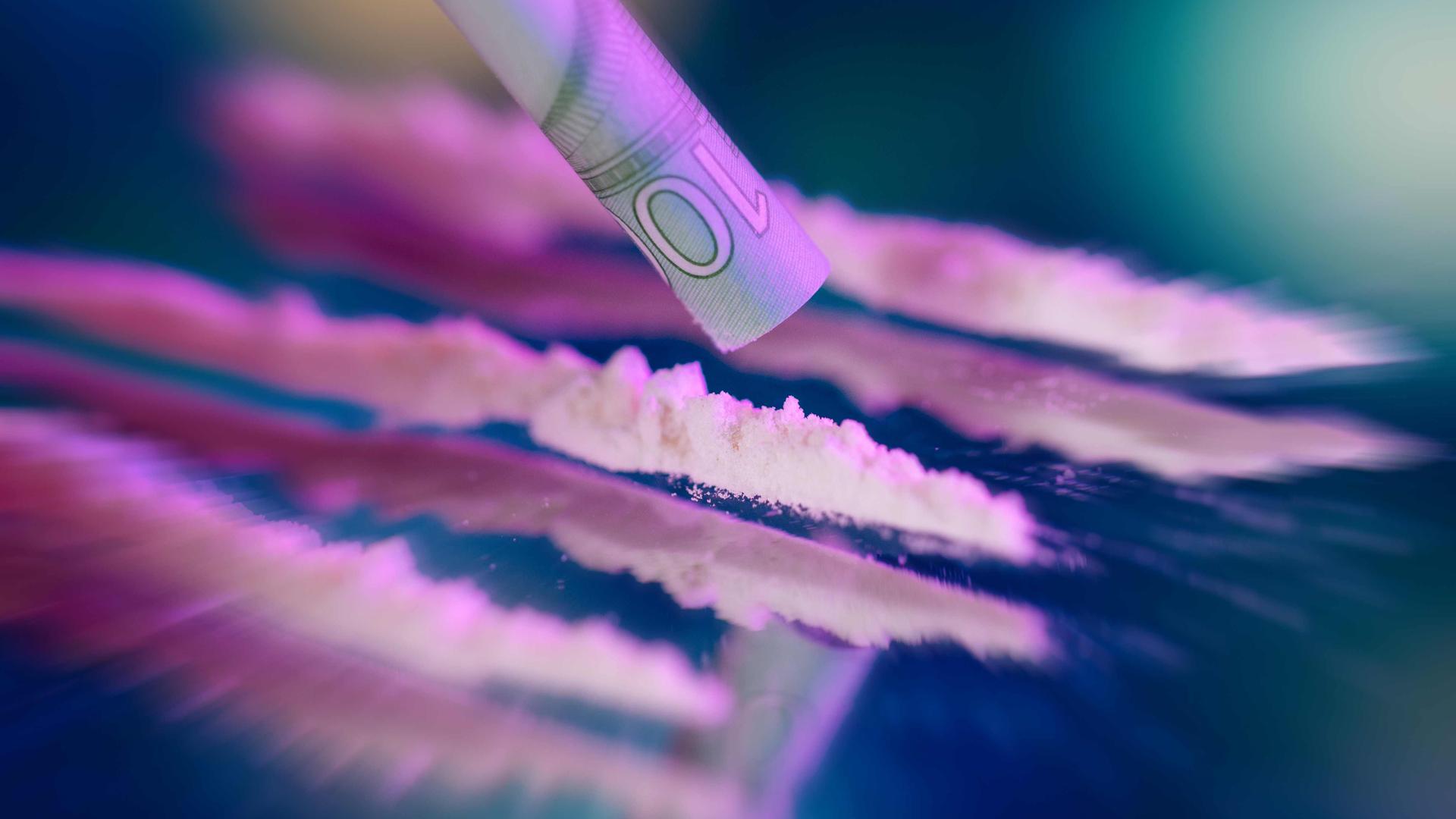 Kokain mit Rasierklinge und Geldschein *** Cocaine with razor blade and bank note Foto:xC.xHardtx/xFuturexImage
