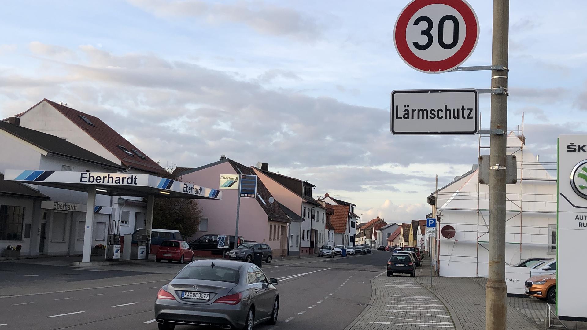 Auf den Hambrücker Hauptverkehrsachsen sind die Tempo 30-Schilder bereits ein gewohnter Anblick. Nun soll die Höchstgeschwindigkeit auch im Rest des Ortes angepasst werden. 