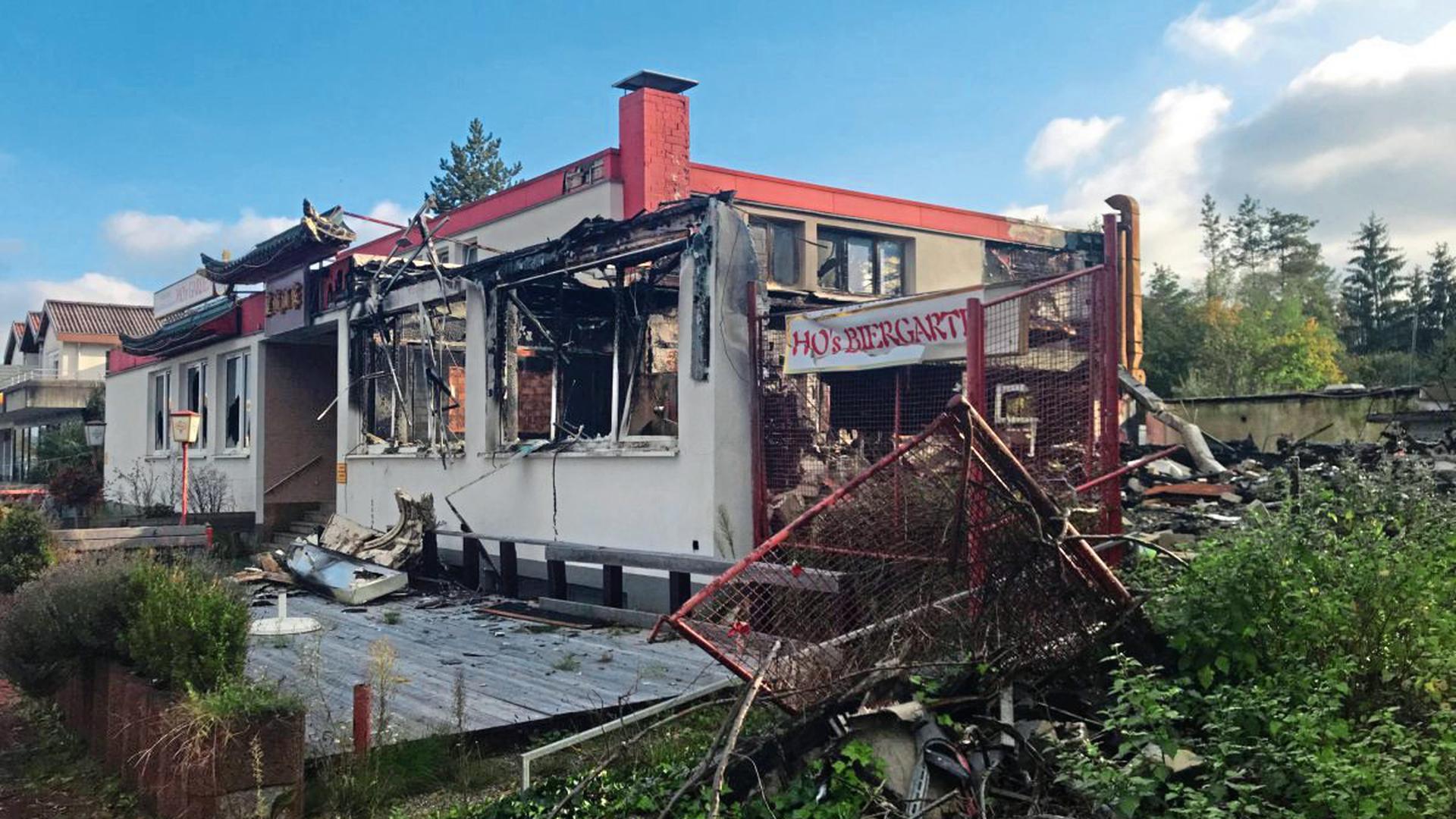 Nur noch eine Ruine st das Kronauer Chinarestaurant Ho’ Garden, dass im April nach einem Feuer zerstört wurde. Die Brandursache lässt sich nicht mehr klären. Weil für die Versicherung noch Gutachten ausstehen, ist die Zukunft weiter unklar.