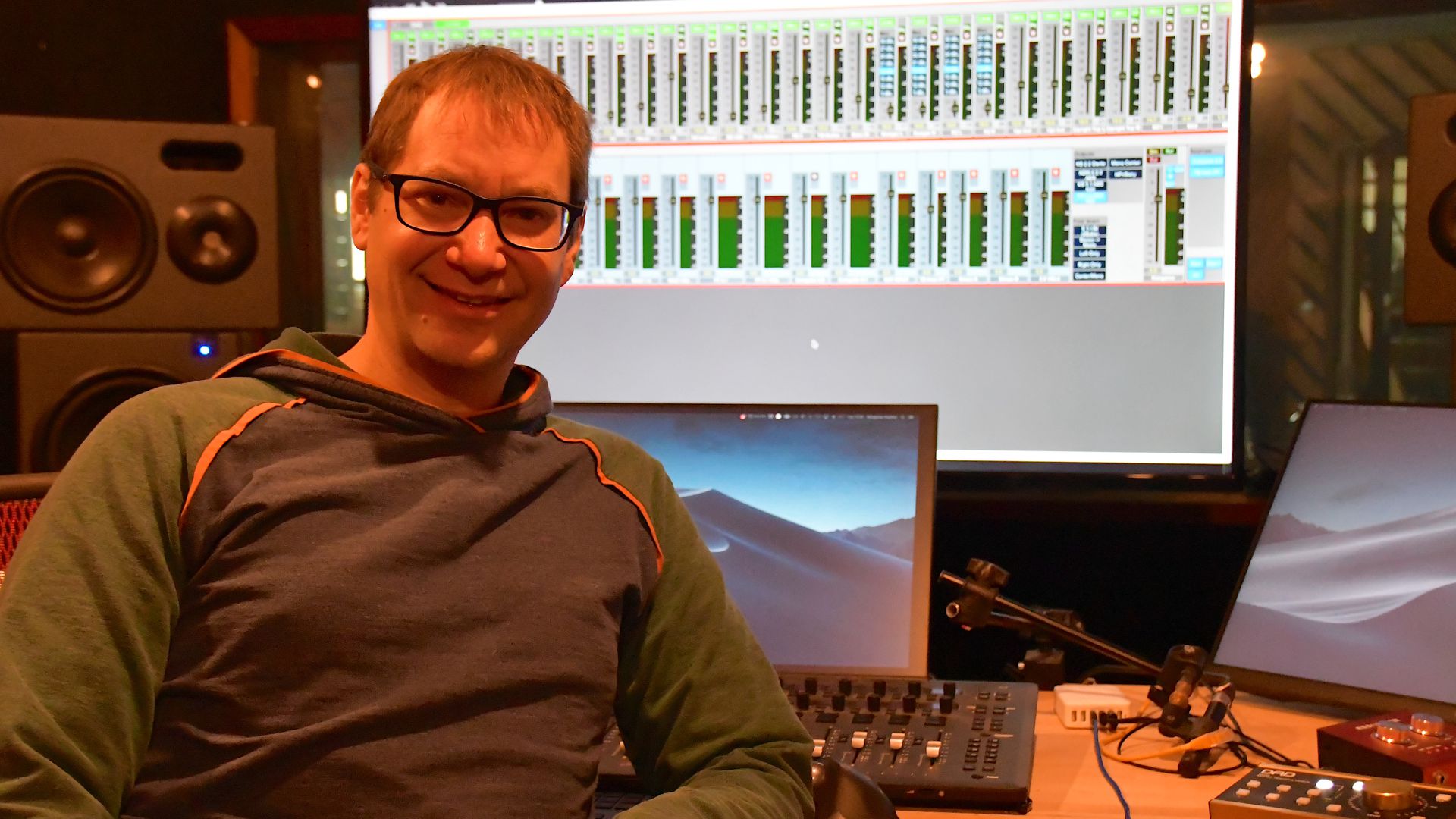 Thomas Mark, der Herr der Regler im Karlsdorfer Kangaroo-Studio arbeitet derzeit nicht nur an Musikproduktionen.