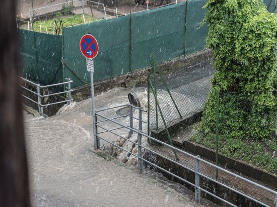Starkregen in Oberöwisheim; Überlastung der Kanalisation   