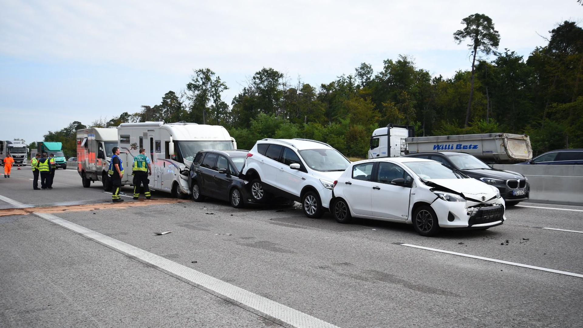 Massenkarambolage auf der A5 bei Kronau: sieben Fahrzeuge beteiligt