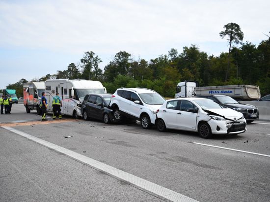 An dem Unfall auf der A5 bei Kronau waren insgesamt sieben Fahrzeuge beteiligt.