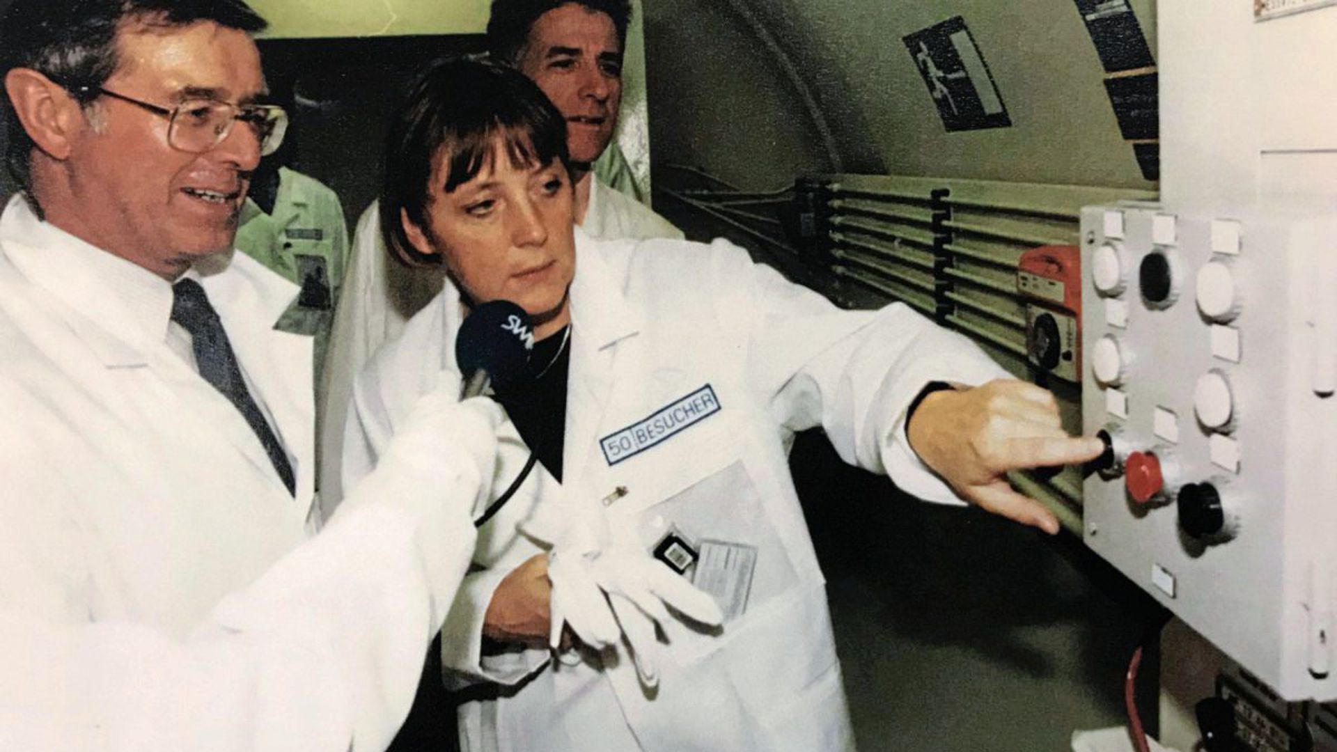 Die Umweltministerin Angela Merkel empfing Kraftwerkschef Günter Langetepe 1997 in Philippsburg.