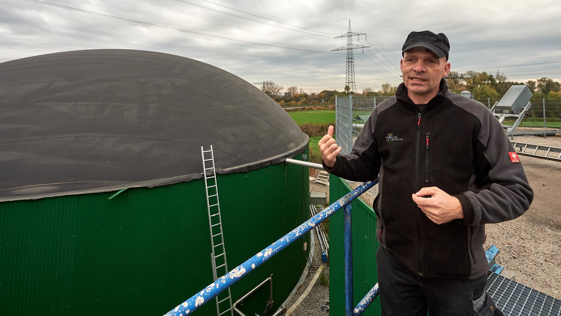 Biogasanlage Oberhausen: Landwirt Karsten Hambsch erzeugt dort Energie aus Mist und mehr.
