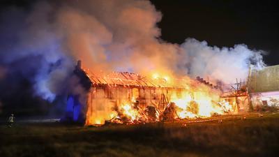 Scheune am Mittelhof in Philippsburg in Brand