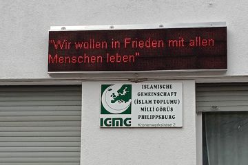 Spruch auf Anzeigetafel an IGMG-Moschee Philippsburg.