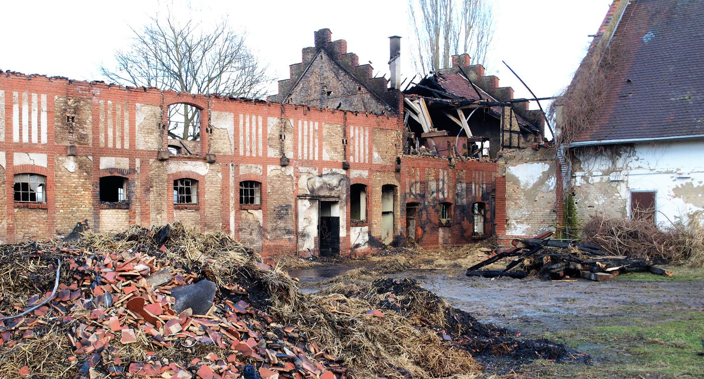 Das durch Brand und Vandalismus zerstörte Hofgut von 1843         