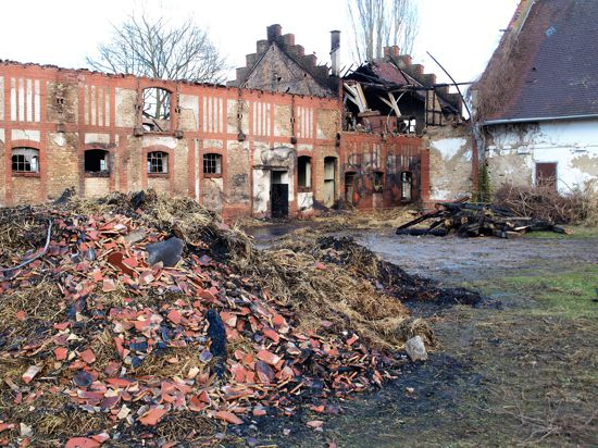 Das durch Brand und Vandalismus zerstörte Hofgut von 1843         