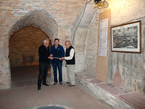 Förderverein Festungskasematten kümmert sich um 300 Jahre alten „Keller unter dem Wall“ . Vorstandsmitglieder Wolfgang Bretschneider, Heinz Herberger und  Bruno Brogle (von links)