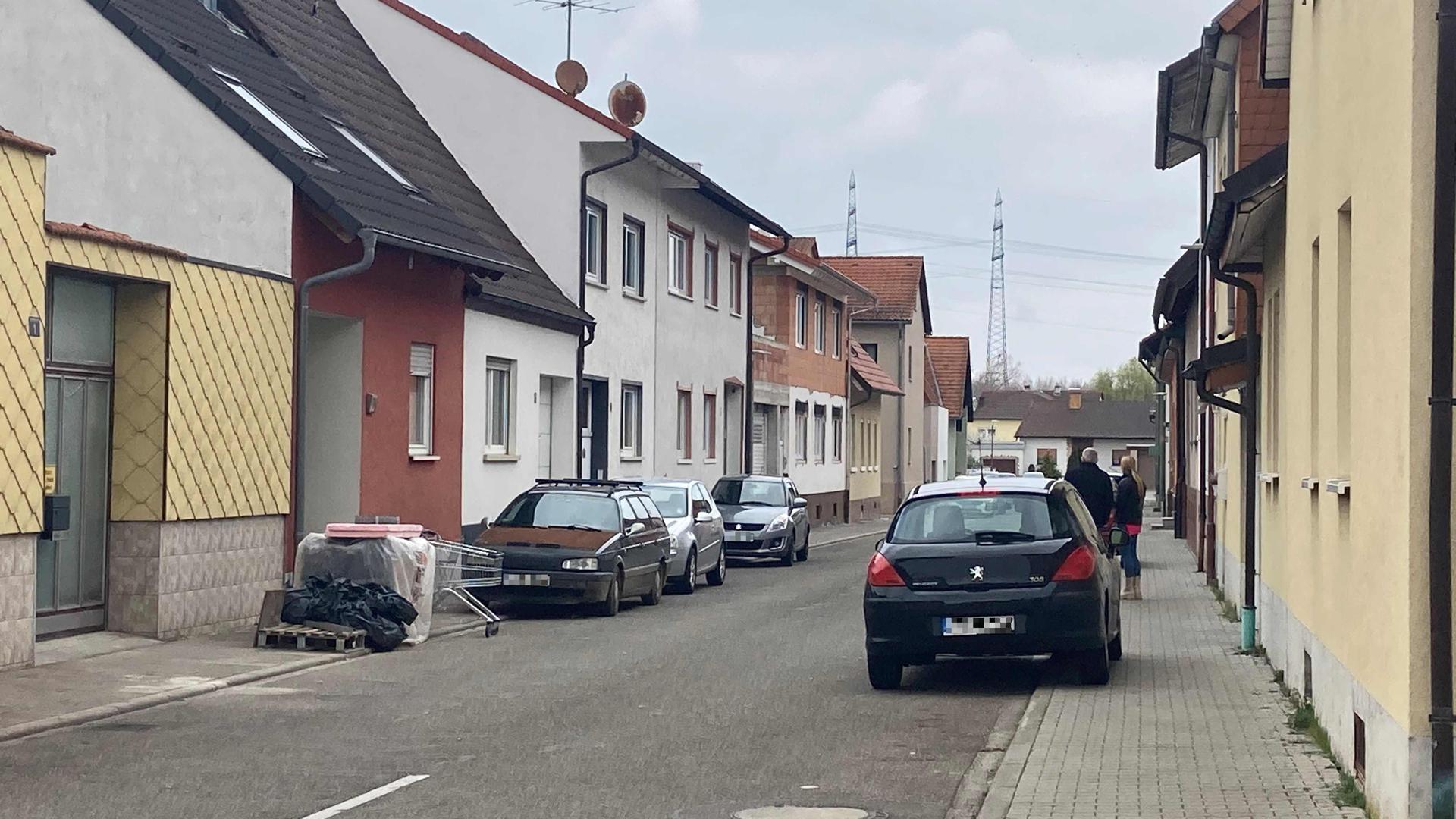 Die 36-jährige Mutter starb hier in der Philippsburger Berwickstraße in ihrem eigenen Haus. Unter dringendem Tatverdacht wurde ihr Mann wenige Tage später festgenommen. 