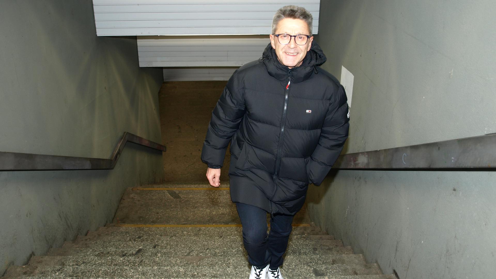 Bahnfahrer Uwe Estergombi in der dunklen Unterführung am Bahnhof in Waghäusel