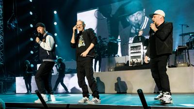 Michael Beck (l-r), Thomas D und Smudo performen beim Auftakt der Deutschland-Tour der Hip-Hop-Gruppe "Die Fantastischen Vier". 