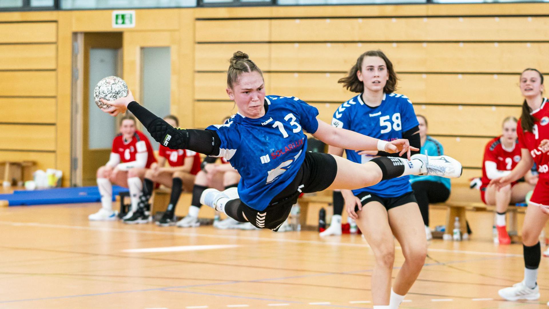 Endstation Viertelfinale: Ariane Pfundstein (links) und Franka Riedl verpassten mit den Handball-A-Mädchen der SG Steinbach/Kappelwindeck den Einzug ins Final-Four-Turnier.