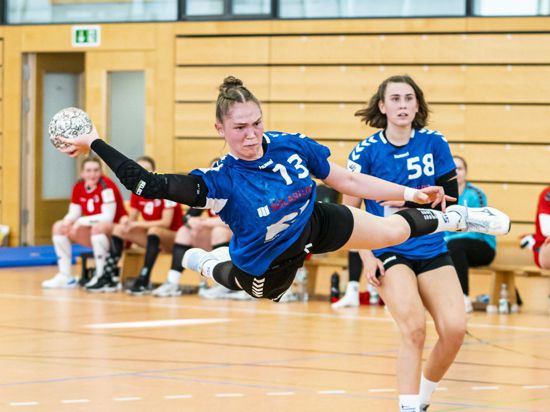 Endstation Viertelfinale: Ariane Pfundstein (links) und Franka Riedl verpassten mit den Handball-A-Mädchen der SG Steinbach/Kappelwindeck den Einzug ins Final-Four-Turnier.