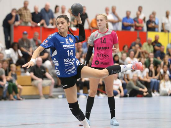 Handballerin Fitore Aliu wirft