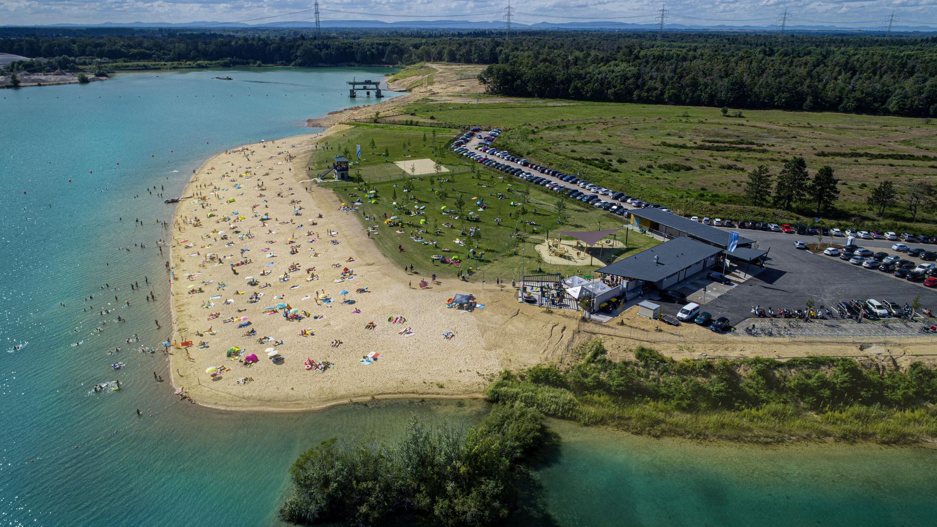 Ein Strandbad für die Kurstadt: Westlich der Autobahn liegt das Strandbad Sandweier. Auf Wassernixen und Sonnenanbeter warten rund 10.000 Quadratmeter Sandstrand. 
