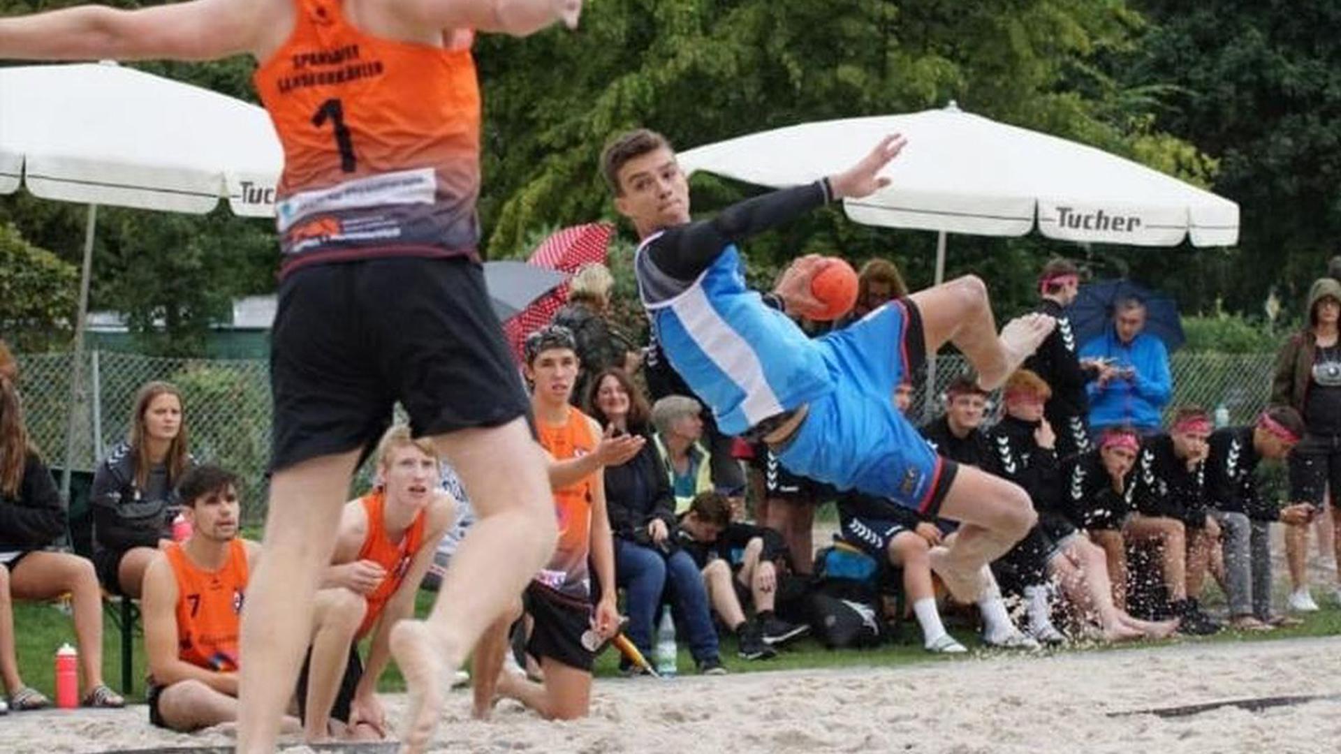 Action und Dynamik: Tim Krauth von A-Jugend-Bundesligist SG Pforzheim/Eutingen gehört zum Kreis der besten deutschen Beachhandballer.