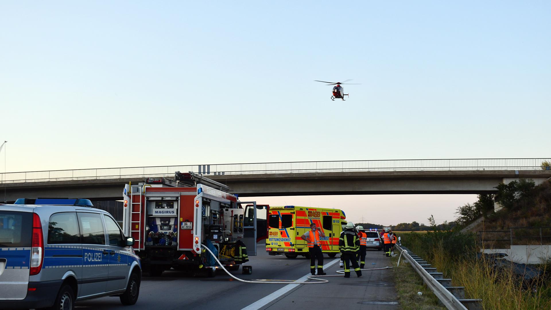 Unfall Autobahn 5  am 8. August. zwischen Achern und Bühl mit mehreren Verletzten und einem Toten. Auch zwei Rettungshubschrauber waren im Einsatz.